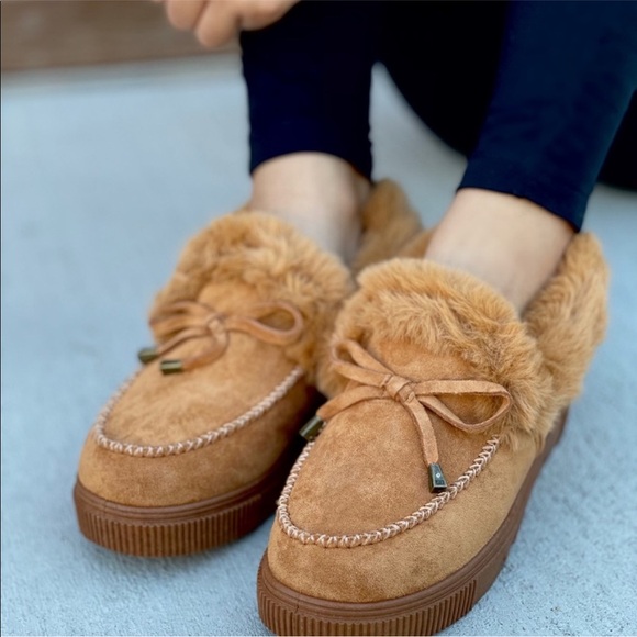 Tan Fuzzy Furry Slip-on Moccasin Slippers - Picture 3 of 10